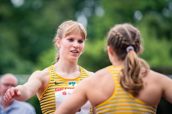 Talea Prepens (TV Cloppenburg) und Lilly Kaden (LG Olympia Dortmund) am 03.06.2022 waehrend der Sparkassen Gala in Regensburg